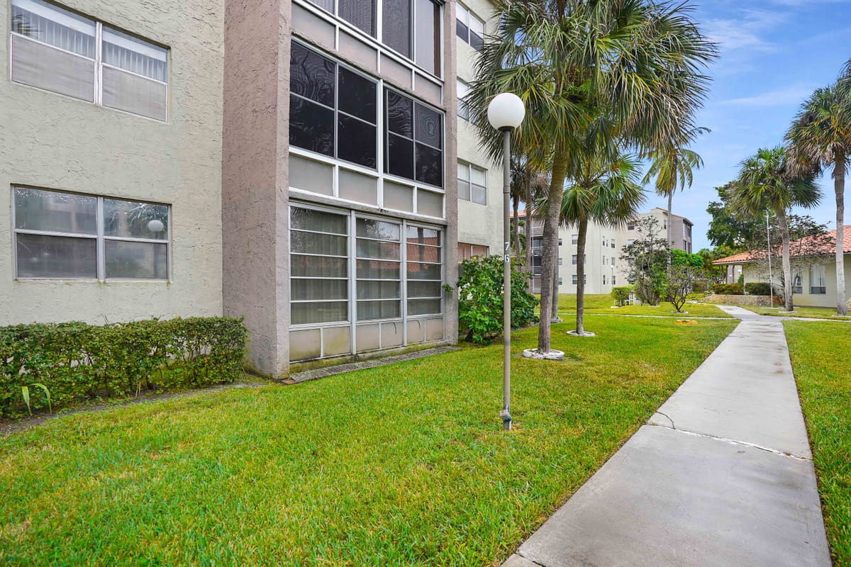 SW 81 Ave, North Lauderdale, FL — photo 4 of 13