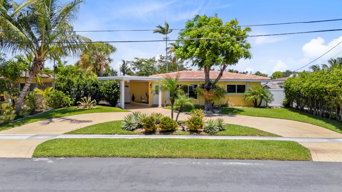 231 SE 9CT, Pompano Beach, FL — photo 1 of 12