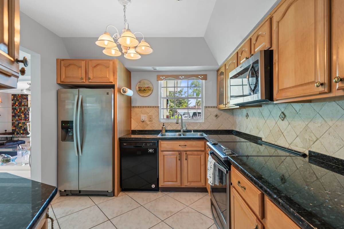 231 SE 9CT, Pompano Beach, FL — photo 9 of 12