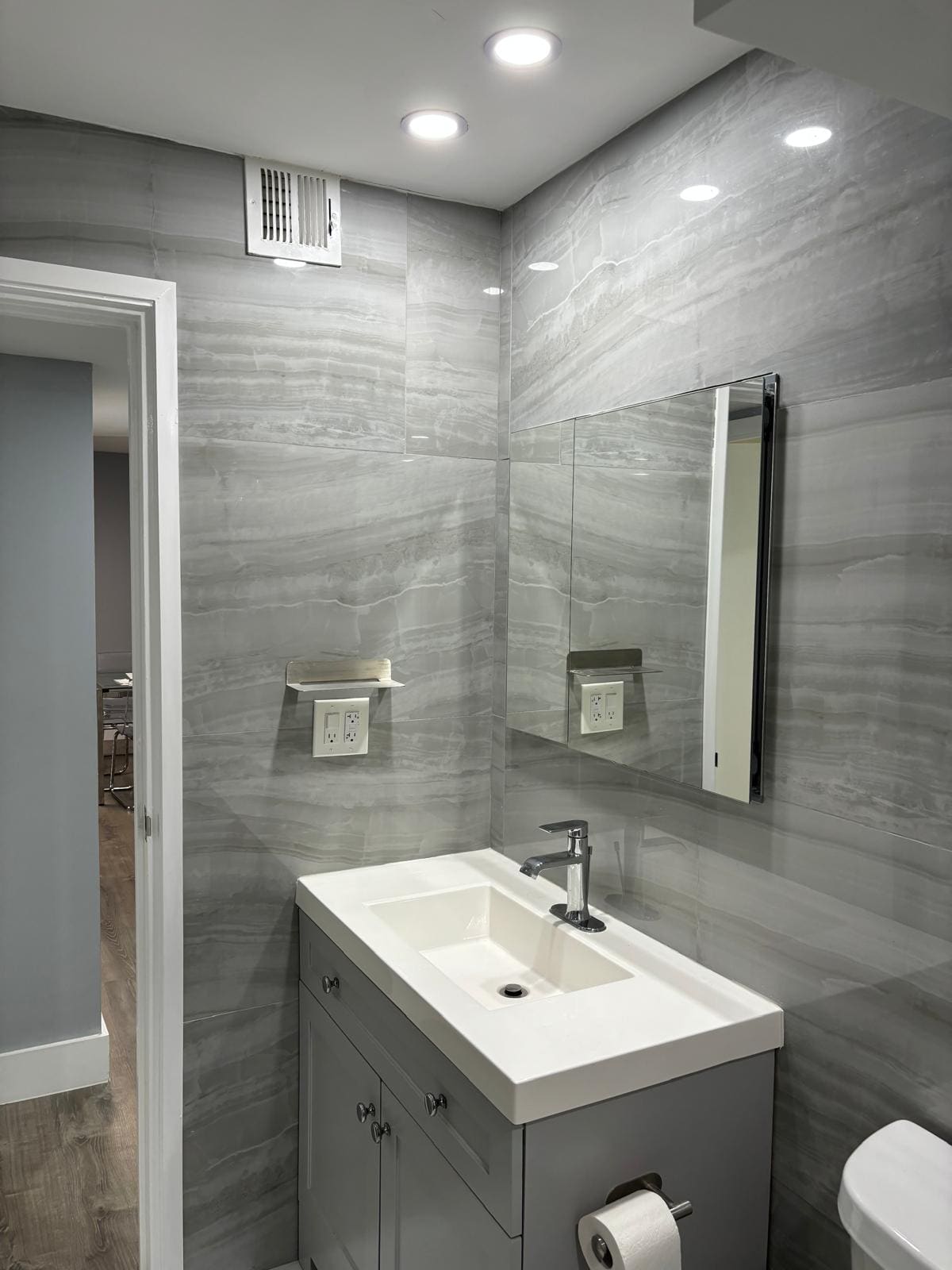 Somerset Dr, Lauderdale Lakes, FL — photo 1 of 5
