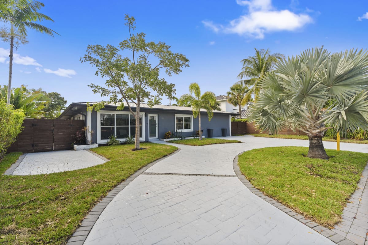 Oleander Way, Laderdale By The Sea, FL — photo 1 of 21
