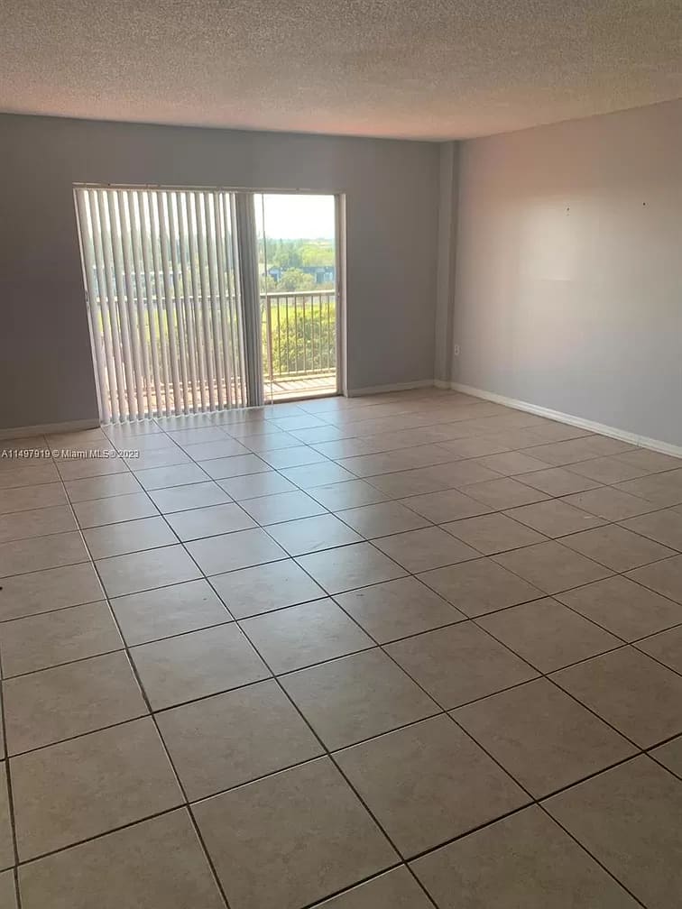 Inverrary Dr, Lauderhill, FL — photo 4 of 6
