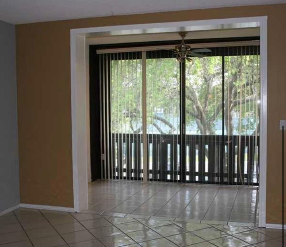 Inverrary Dr, Lauderhill, FL — photo 2 of 4